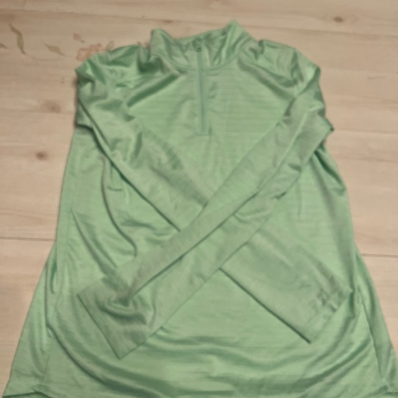 green top by zella - Picture 1 of 3